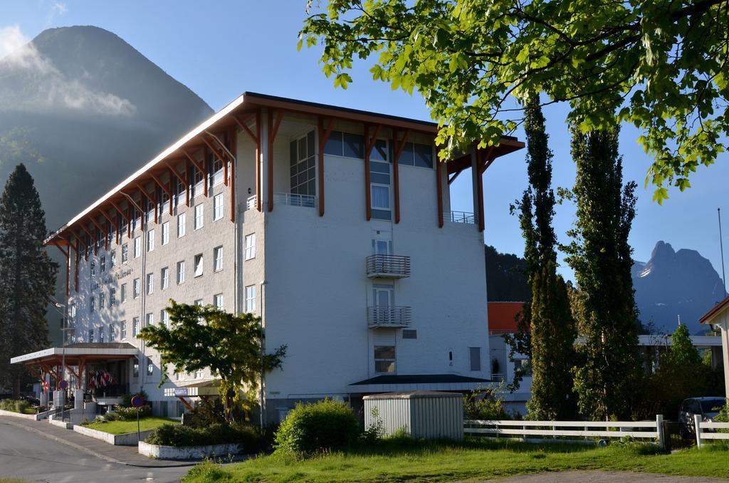 Grand Hotel - By Classic Norway Hotels Åndalsnes Dış mekan fotoğraf